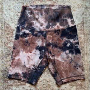 Like new Lulu shorts diamond dye